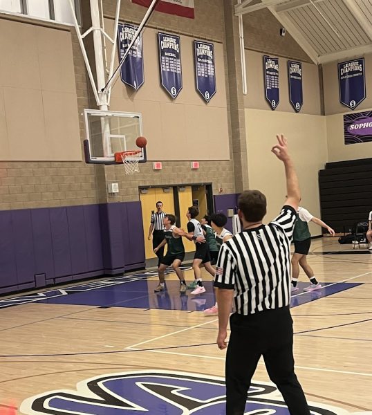 Navigation to Story: Varsity boys basketball first scrimmage of the year