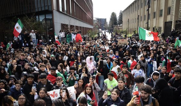 Navigation to Story: Students Rally for Immigrant Rights in Redwood City